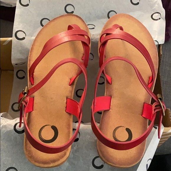 Journee Collection Red Vasek Sandals - Picture 4 of 7